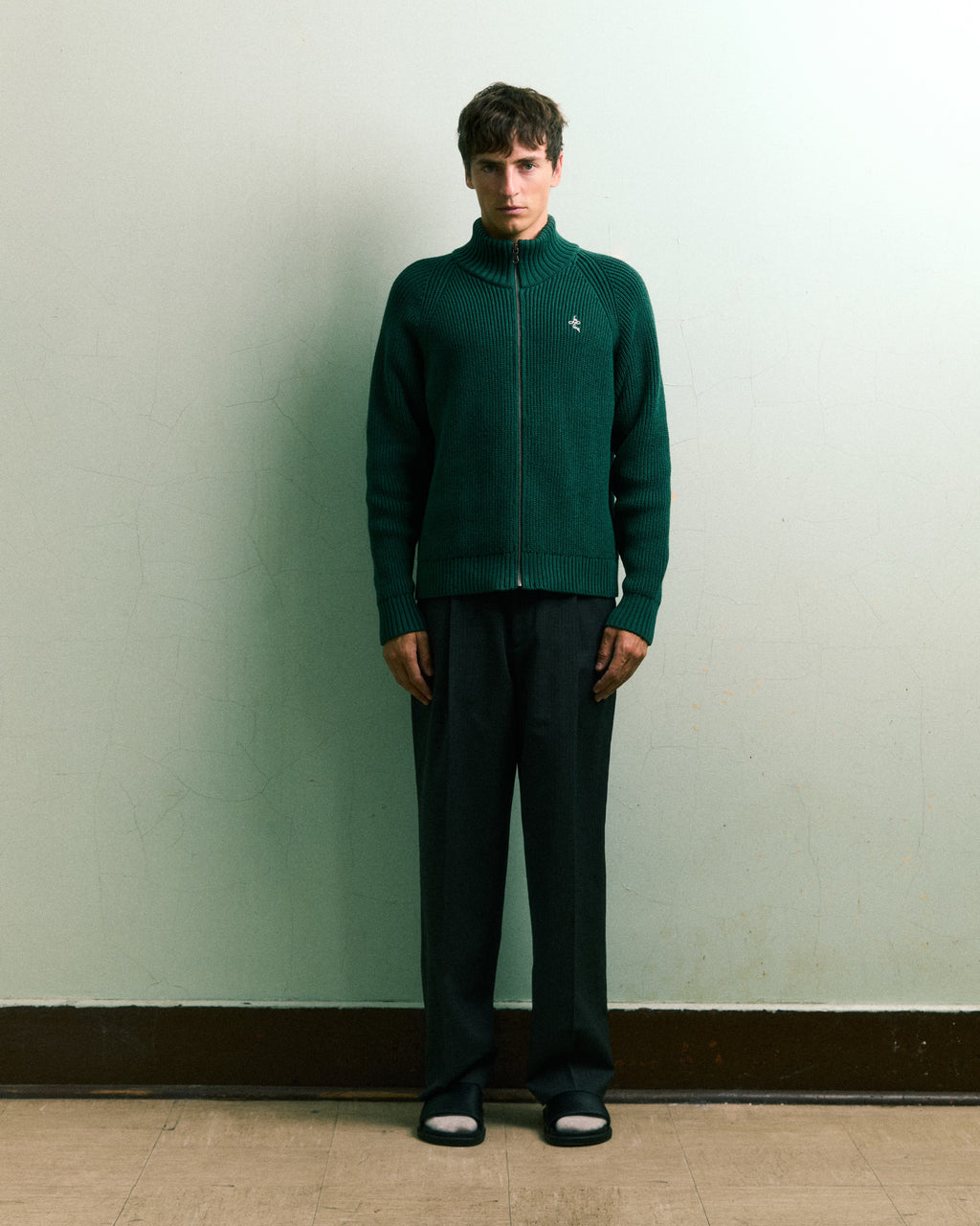 Model wearing LE PÈRE olive green Zipper Knit Cardigan — clean minimalist styling.